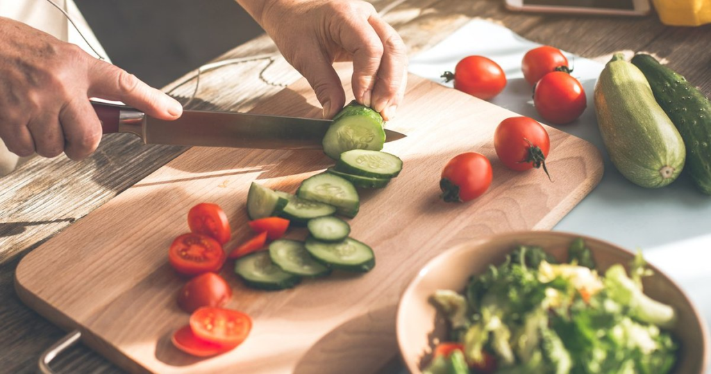 Simple wellness tips for a healthier and happier everyday life, including healthy habits, regular movement, good sleep, and daily balance.