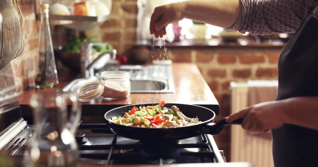 Simple wellness tips for a healthier and happier everyday life, including healthy habits, regular movement, good sleep, and daily balance.